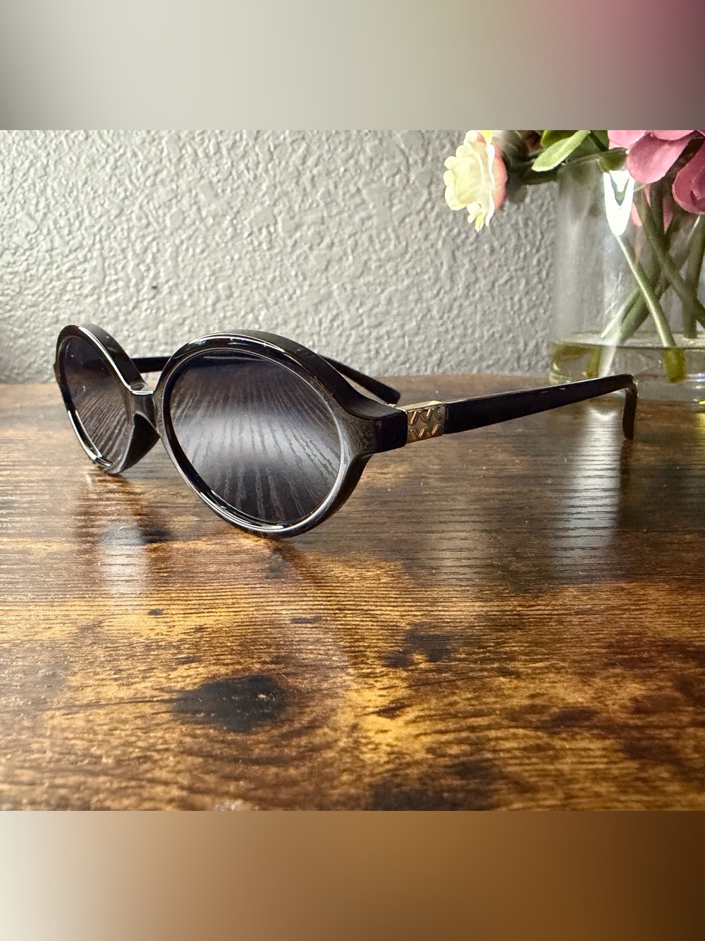 Classic Black Round Women's Sunglasses